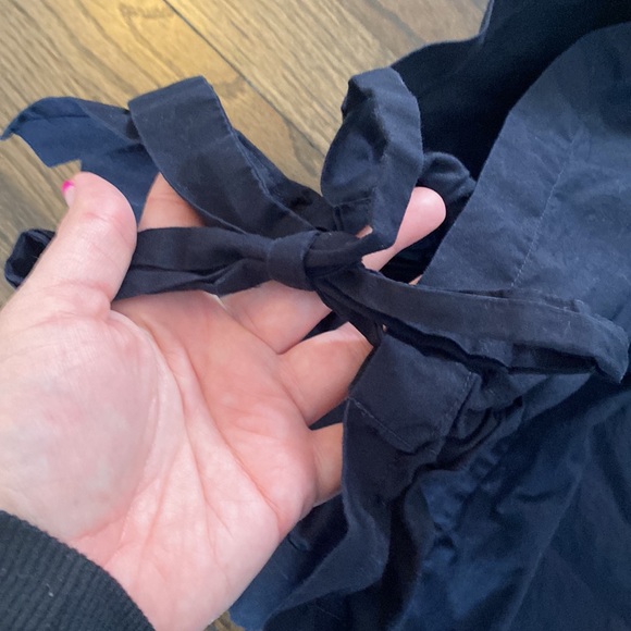 Banana Republic Navy Blue Dress Shirt Bow Sleeves Medium M EUC Blouse - Picture 2 of 9